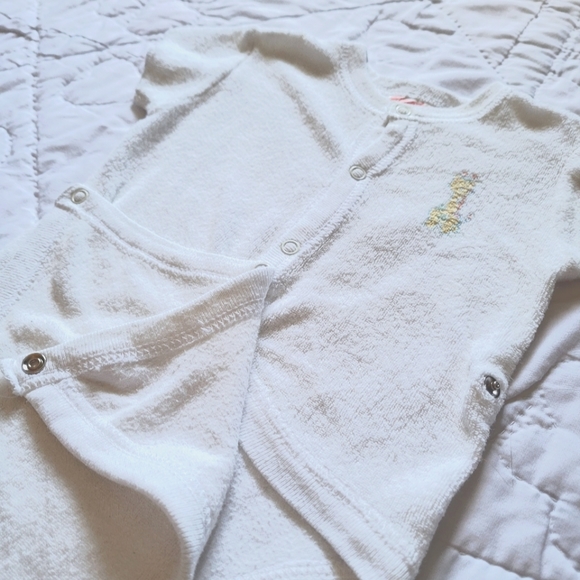 10/$20 ❄️ Snugabye Onesie - Picture 3 of 6